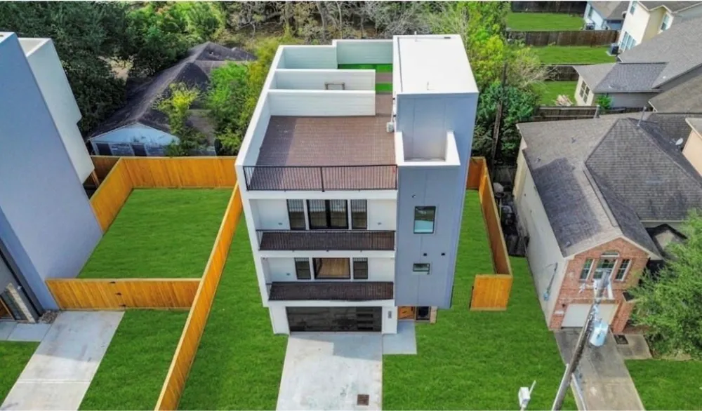 9022 Ferdinand Street Houston, TX 77051