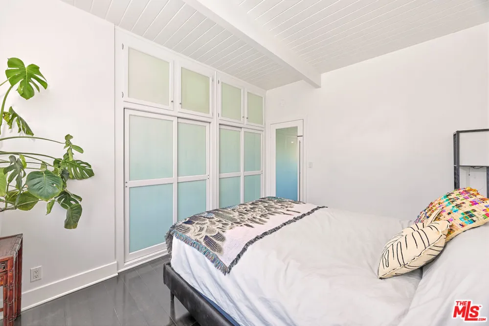 2325 Kansas Avenue Santa Monica, CA 90404