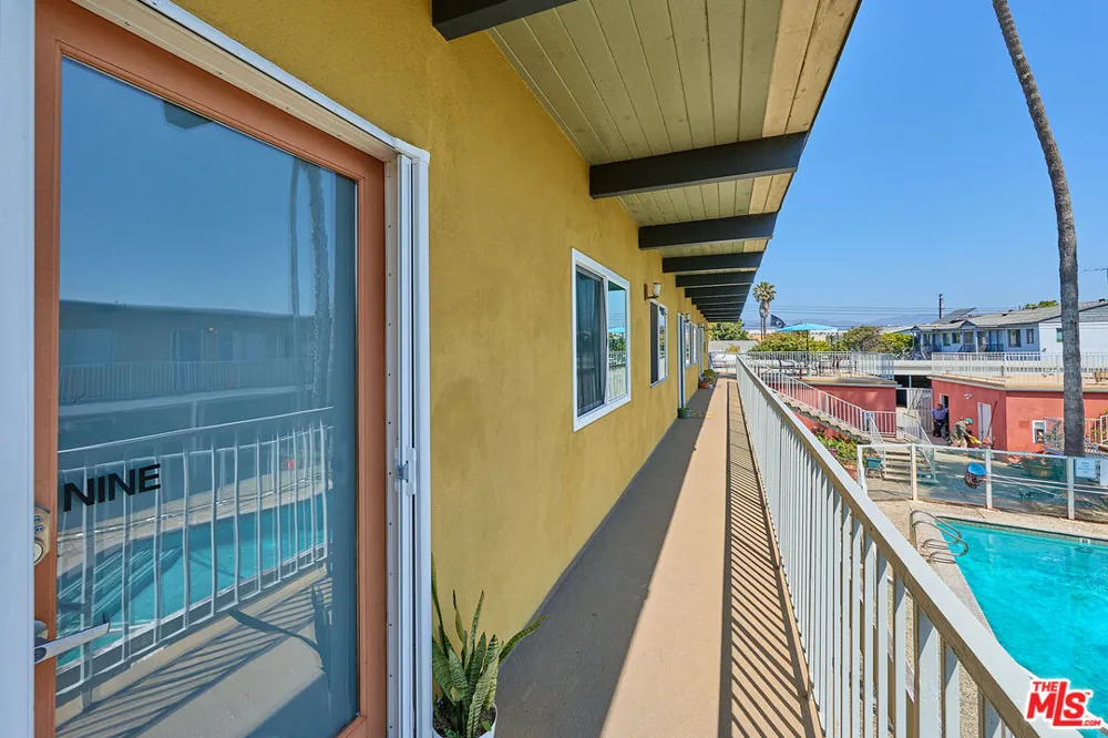 2325 Kansas Avenue Santa Monica, CA 90404