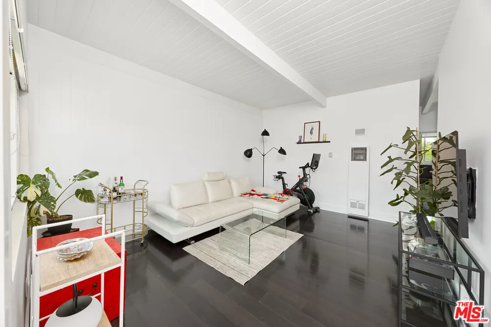 2325 Kansas Avenue Santa Monica, CA 90404