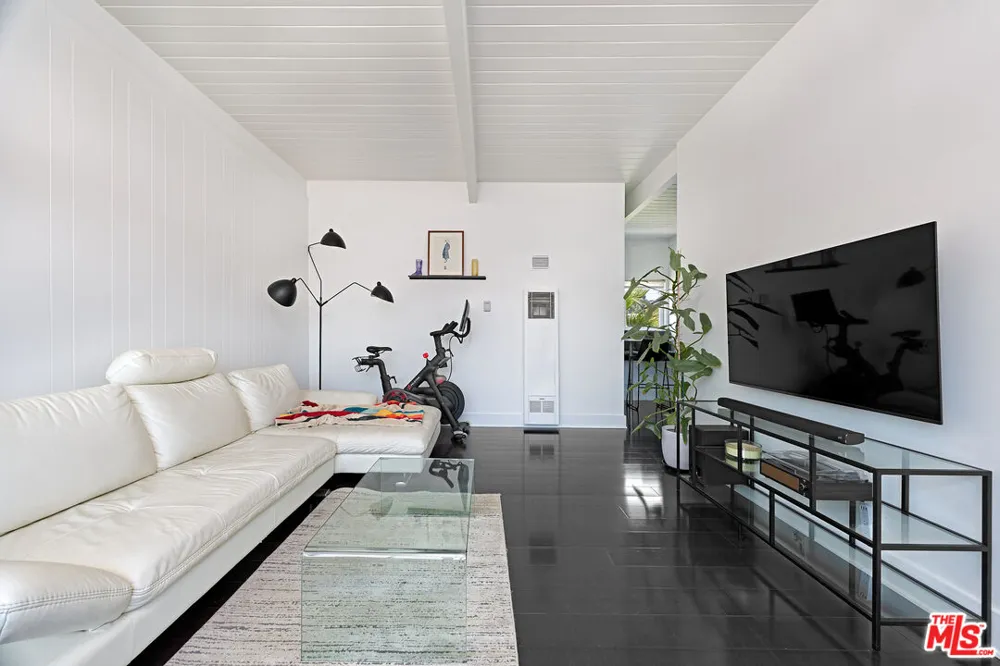 2325 Kansas Avenue Santa Monica, CA 90404