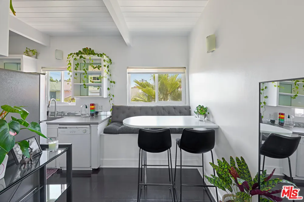 2325 Kansas Avenue Santa Monica, CA 90404