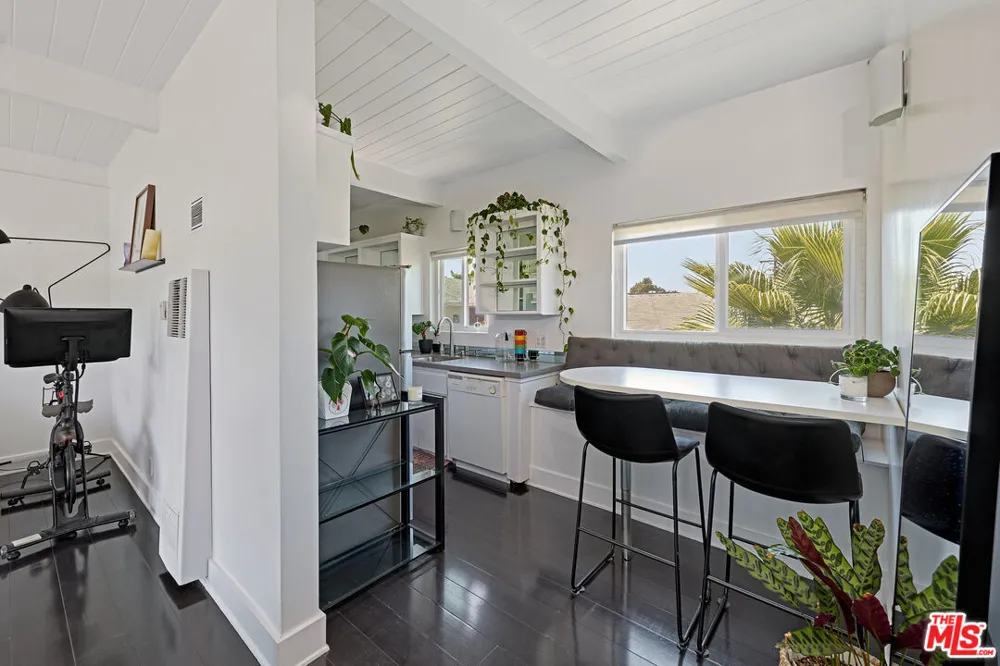 2325 Kansas Avenue Santa Monica, CA 90404