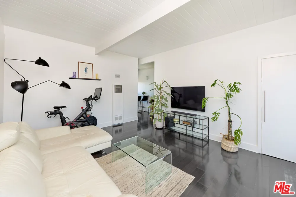 2325 Kansas Avenue Santa Monica, CA 90404