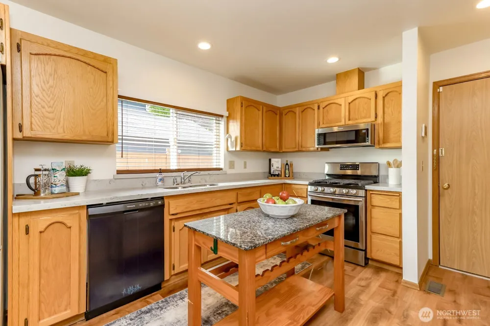 8552 Covina Loop NE Bremerton, WA 98311