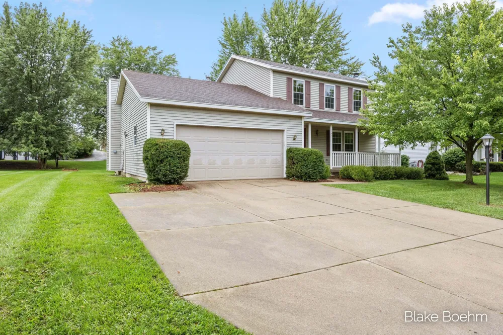 2251 Yorktown Drive SE Kentwood, MI 49508