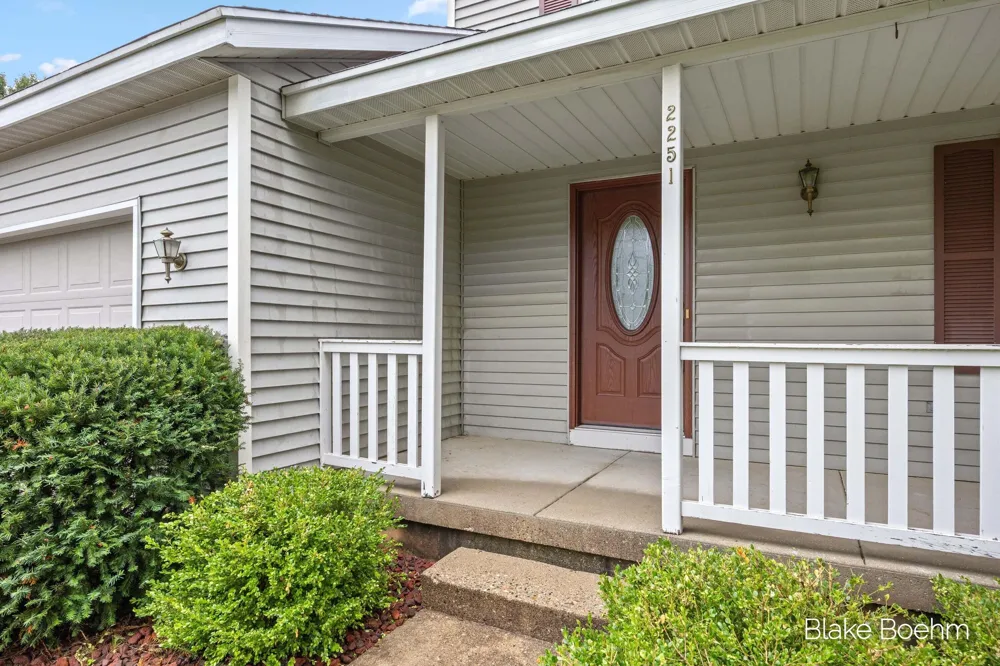 2251 Yorktown Drive SE Kentwood, MI 49508