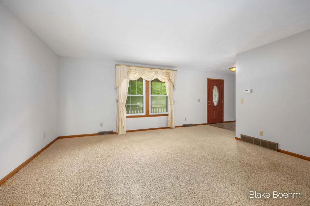 2251 Yorktown Drive SE Kentwood, MI 49508