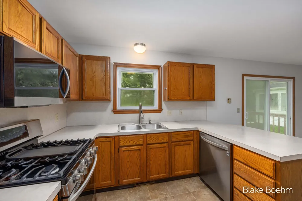 2251 Yorktown Drive SE Kentwood, MI 49508
