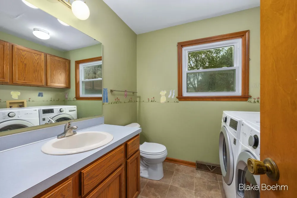 2251 Yorktown Drive SE Kentwood, MI 49508