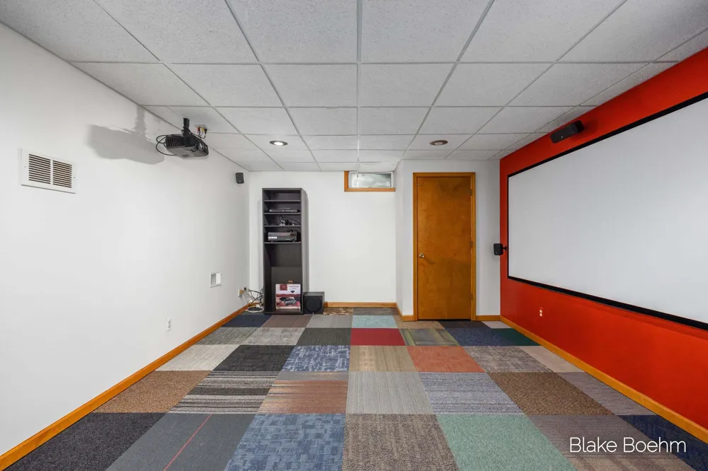 2251 Yorktown Drive SE Kentwood, MI 49508