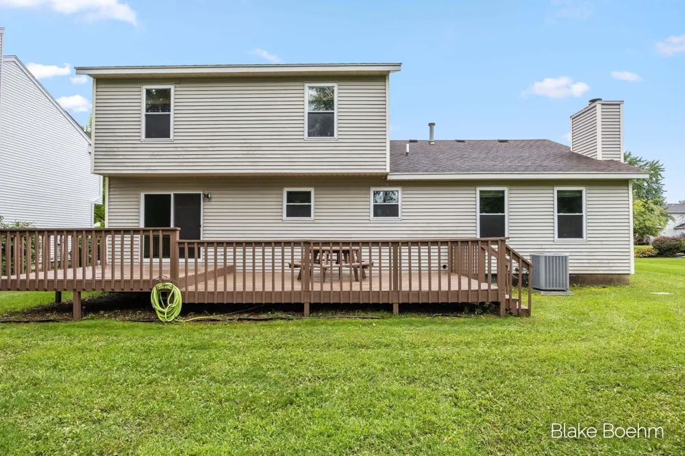 2251 Yorktown Drive SE Kentwood, MI 49508
