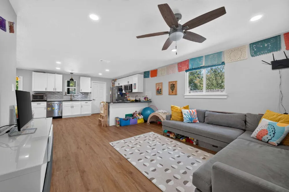 6021 Bluebell Circle Austin, TX 78741