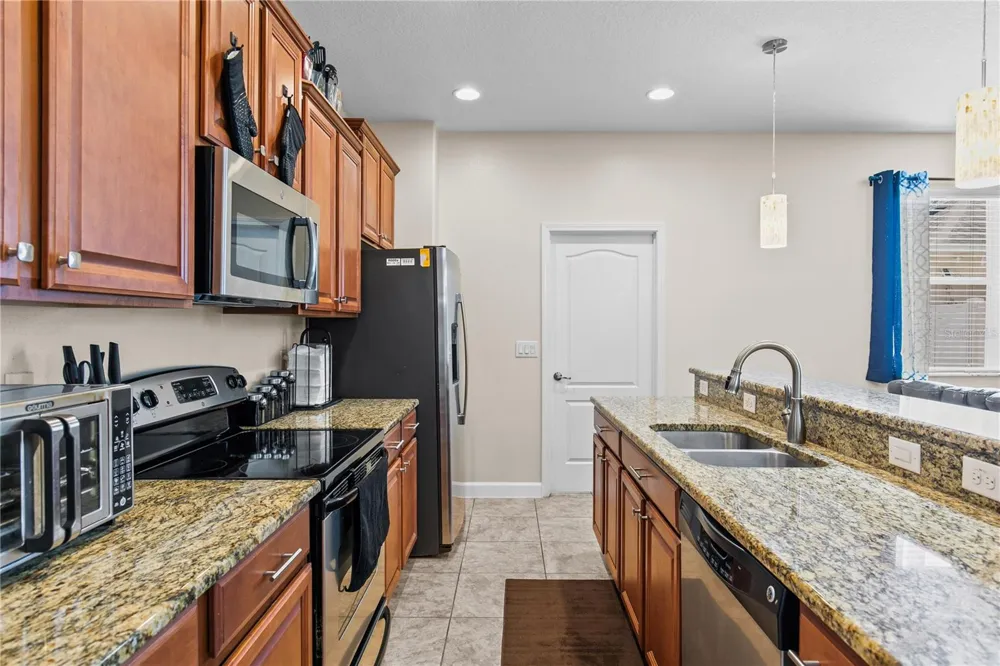 9037 SAVANNAH JULIP LANE Orlando, FL 32832