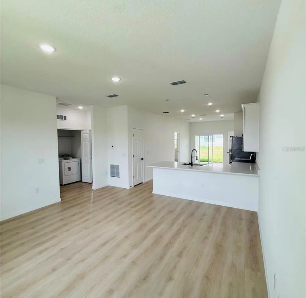 646 DESMOINES COURT Poinciana, FL 34759