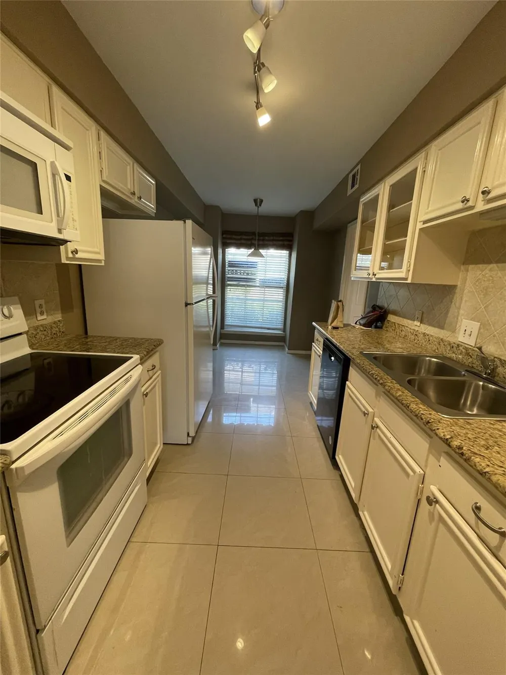 13278 Trail Hollow Houston, TX 77079