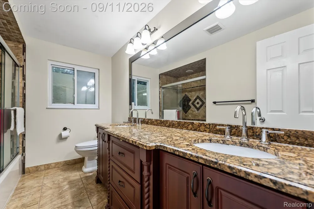 3427 Rhoten Drive Sterling Heights City, MI 48310