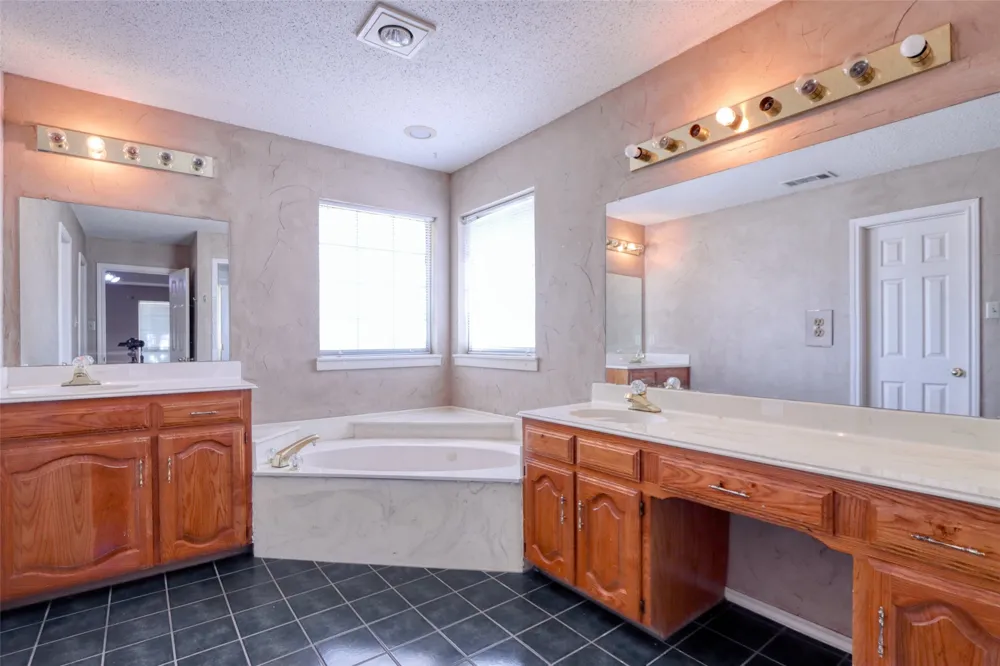 711 Amesbury Drive Mesquite, TX 75150