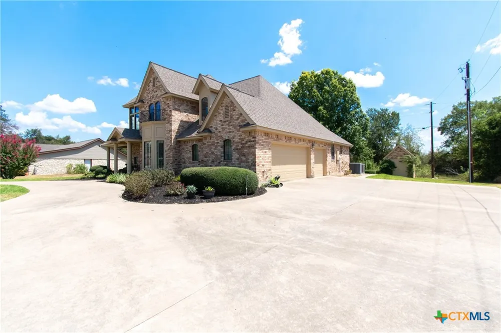 121 Wallace Boulevard Cameron, TX 76520