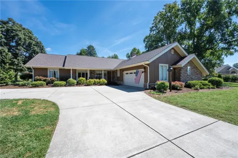 109 Holly Circle