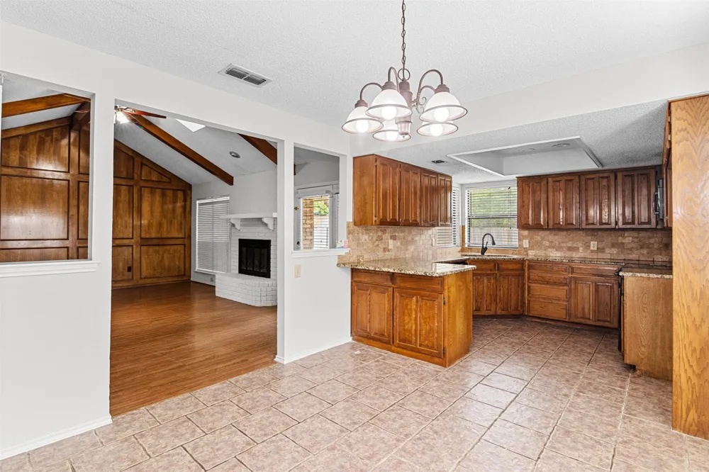 6403 Aires Drive Arlington, TX 76001
