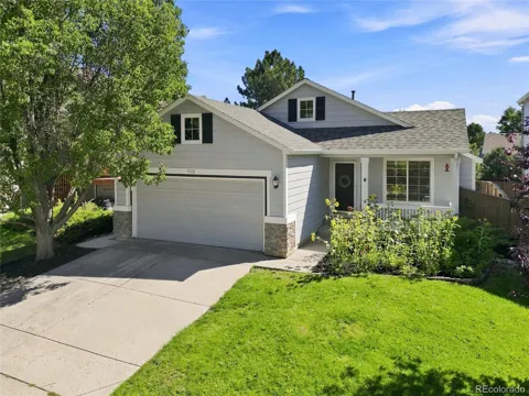 9712 Queenscliffe Drive