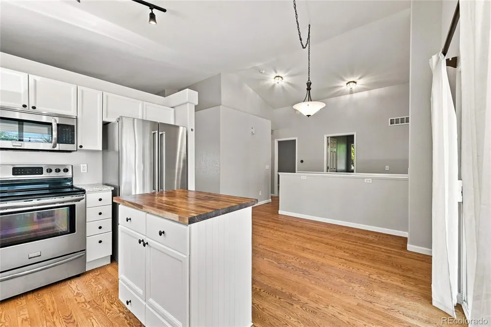 9712 Queenscliffe Drive Highlands Ranch, CO 80130