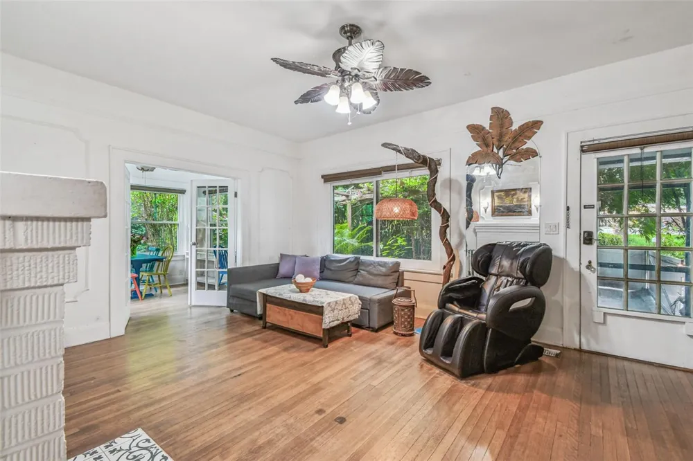 3203 E YUKON STREET Tampa, FL 33604
