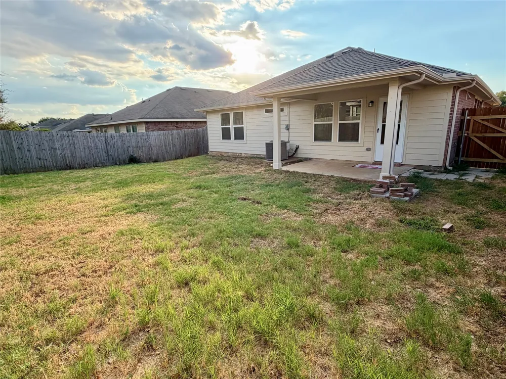 1712 Ironworks Drive Dallas, TX 75253