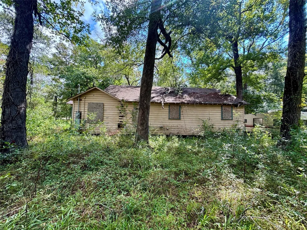 8560 County Line Road Willis, TX 77378