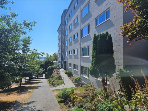 919 2nd Avenue W #407