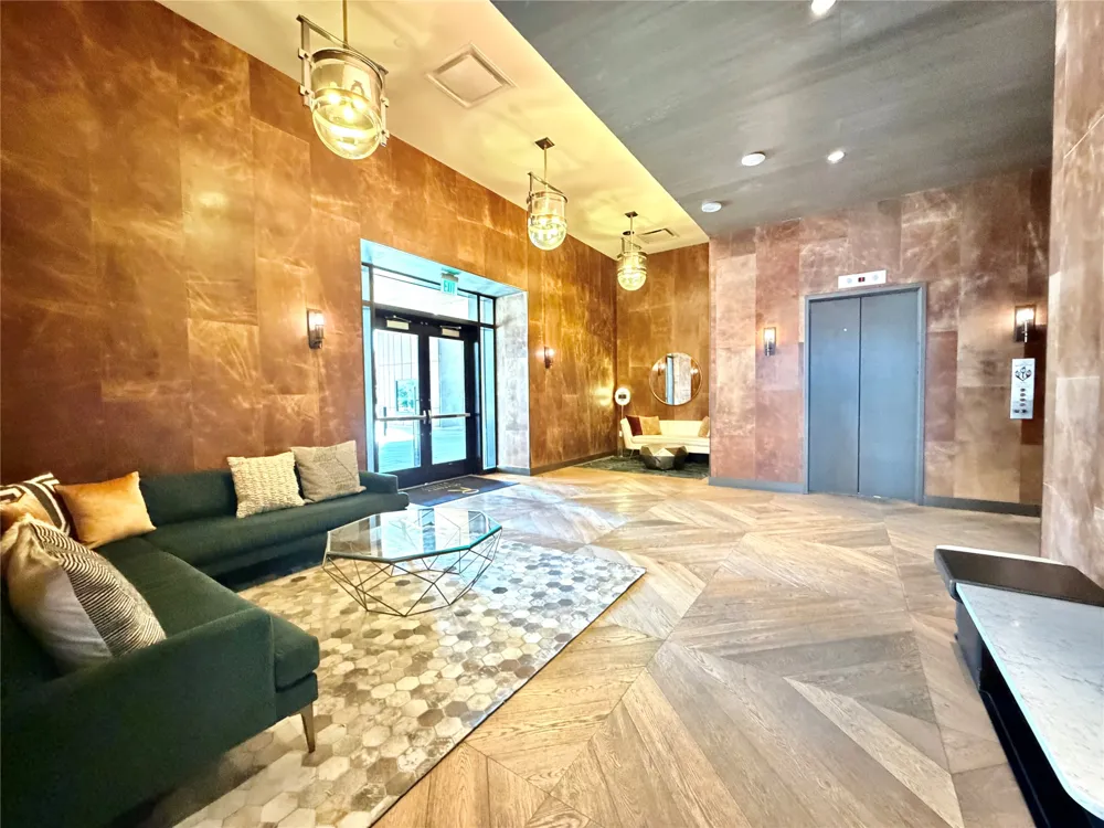 70 Rainey Street #2203 Austin, TX 78701