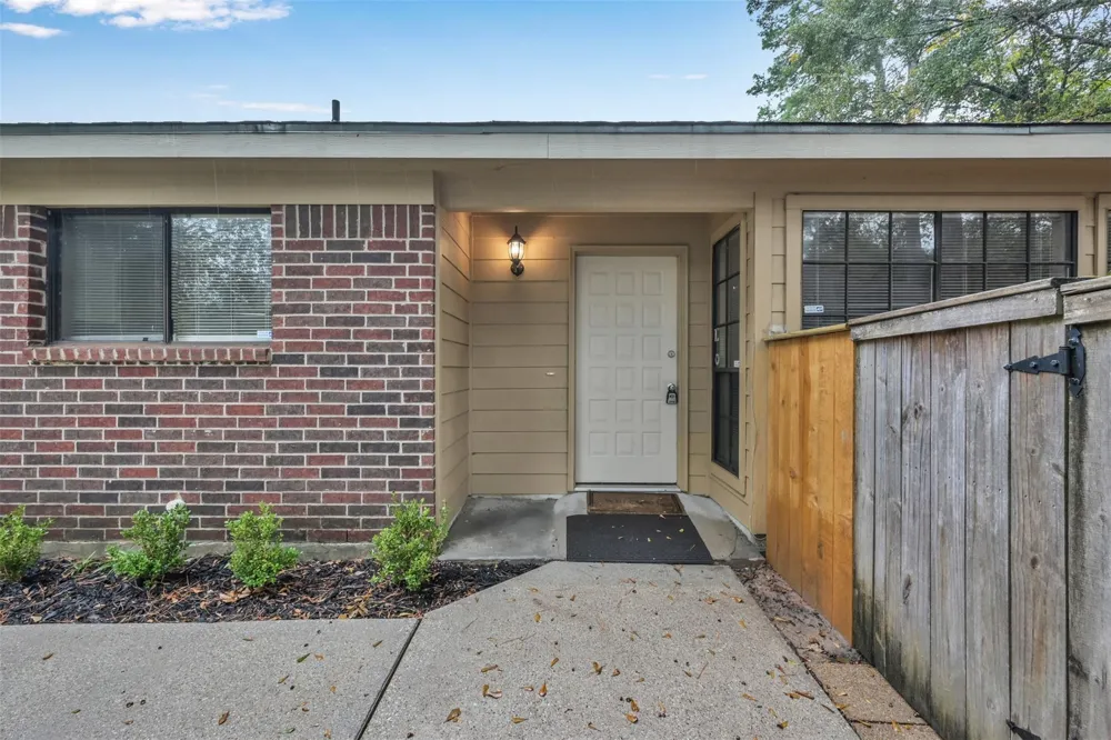 93 W High Oaks Circle Spring, TX 77380