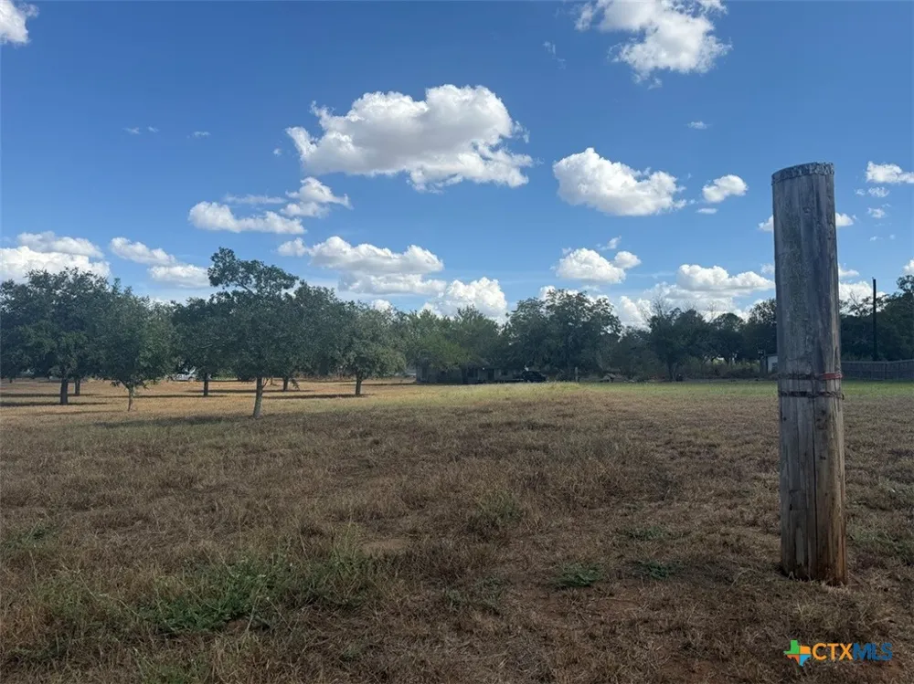 1200 W Main Street Stockdale, TX 78160