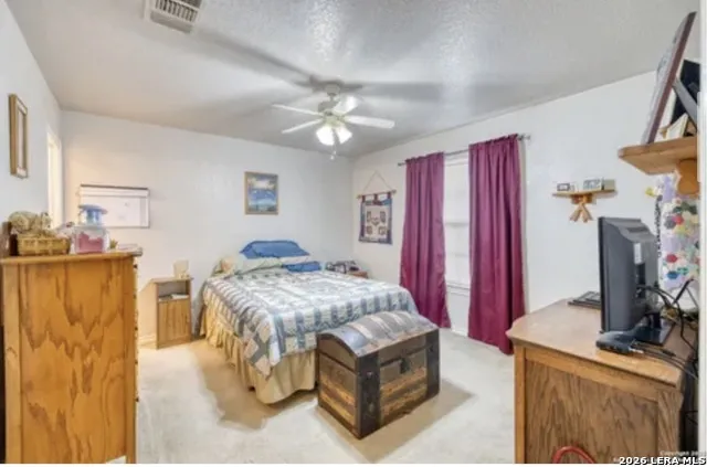 622 S Oak Pearsall, TX 78061