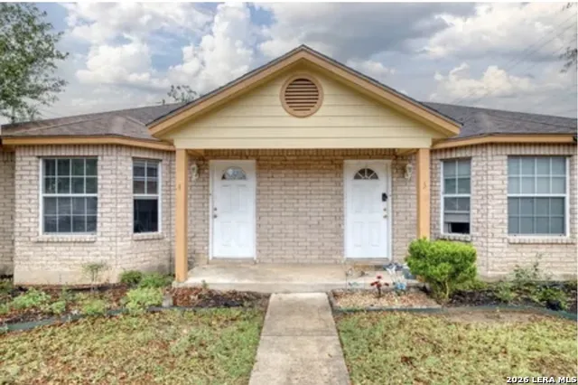 622 S Oak Pearsall, TX 78061