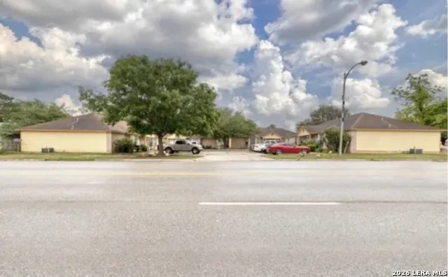 622 S Oak Pearsall, TX 78061