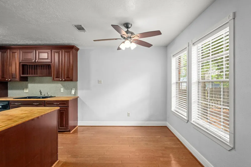 80 W Timberspire Court The Woodlands, TX 77380