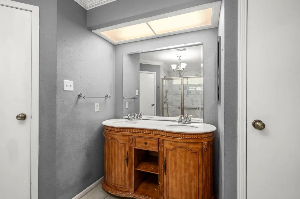 80 W Timberspire Court The Woodlands, TX 77380