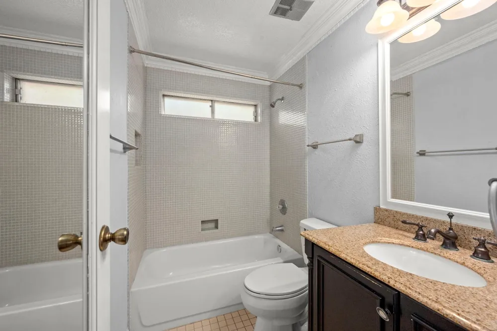 80 W Timberspire Court The Woodlands, TX 77380