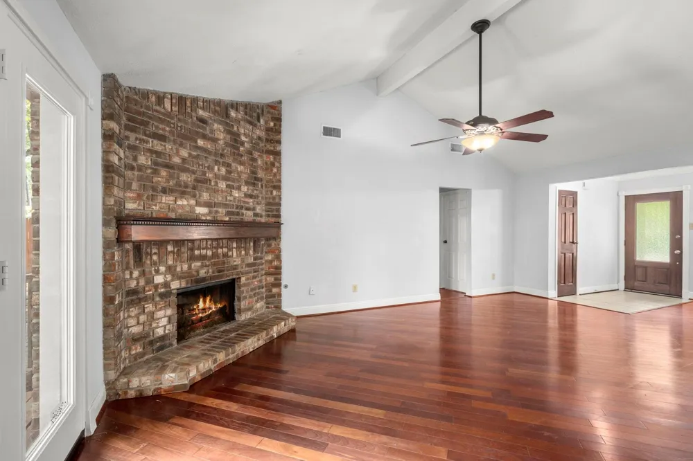80 W Timberspire Court The Woodlands, TX 77380