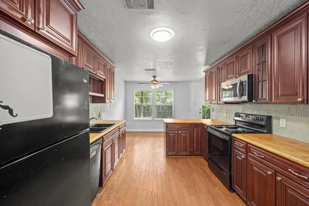 80 W Timberspire Court The Woodlands, TX 77380