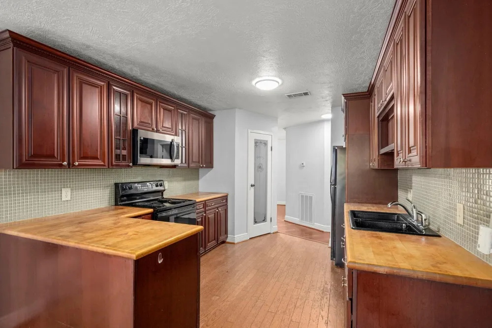 80 W Timberspire Court The Woodlands, TX 77380