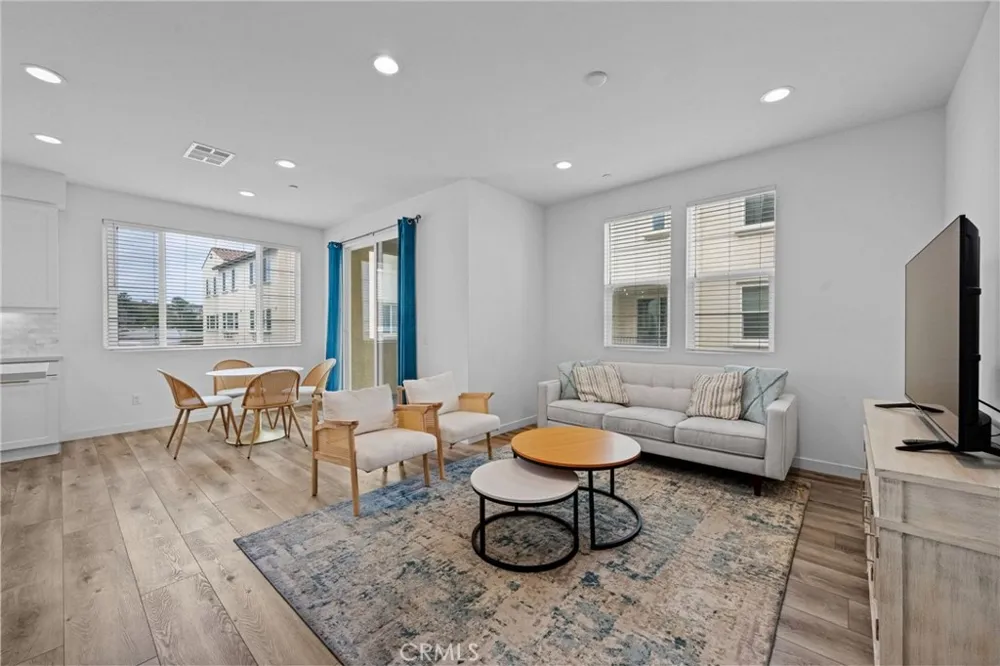 322 Ford Road Costa Mesa, CA 92627