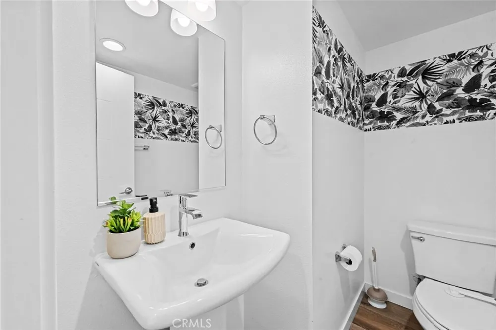 322 Ford Road Costa Mesa, CA 92627