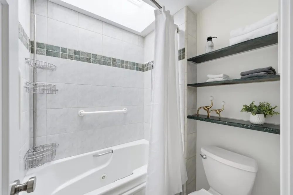 30 Los Altos Square Los Altos, CA 94022