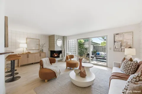 30 Los Altos Square