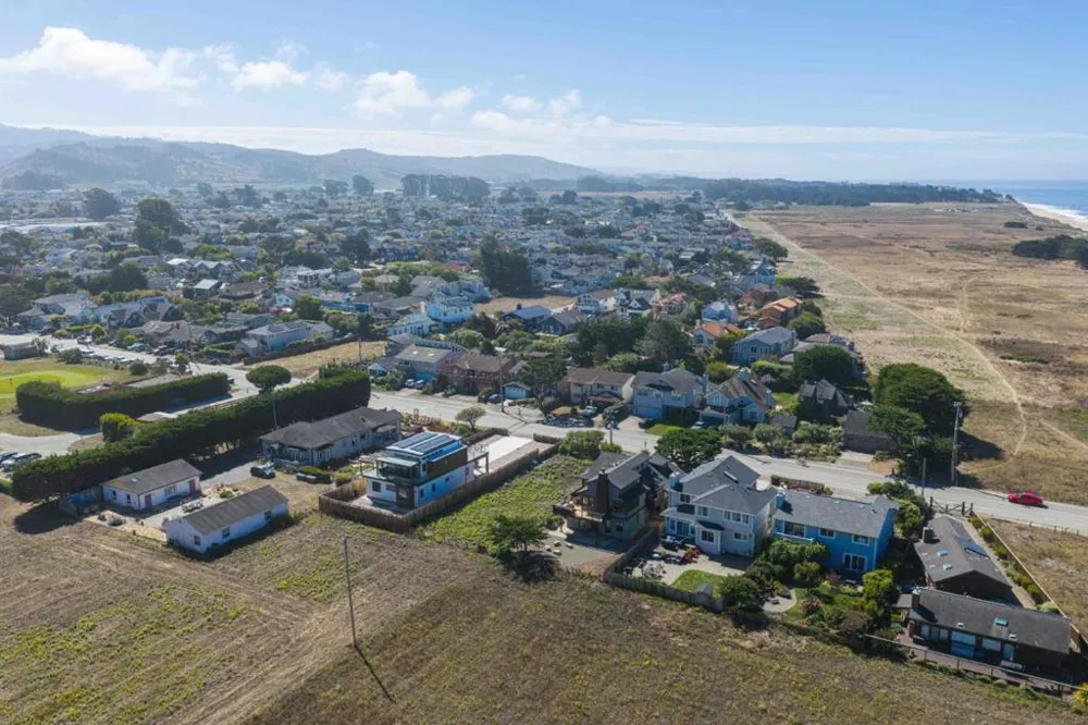 147 Kelly Avenue Half Moon Bay, CA 94019