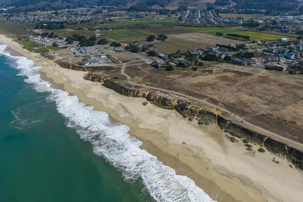 147 Kelly Avenue Half Moon Bay, CA 94019