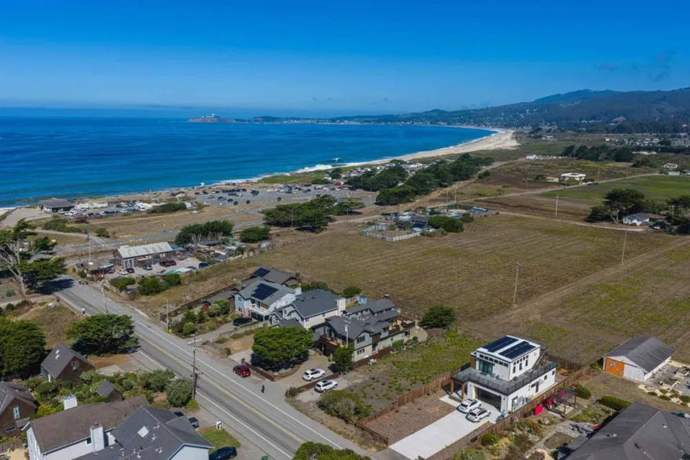 147 Kelly Avenue Half Moon Bay, CA 94019